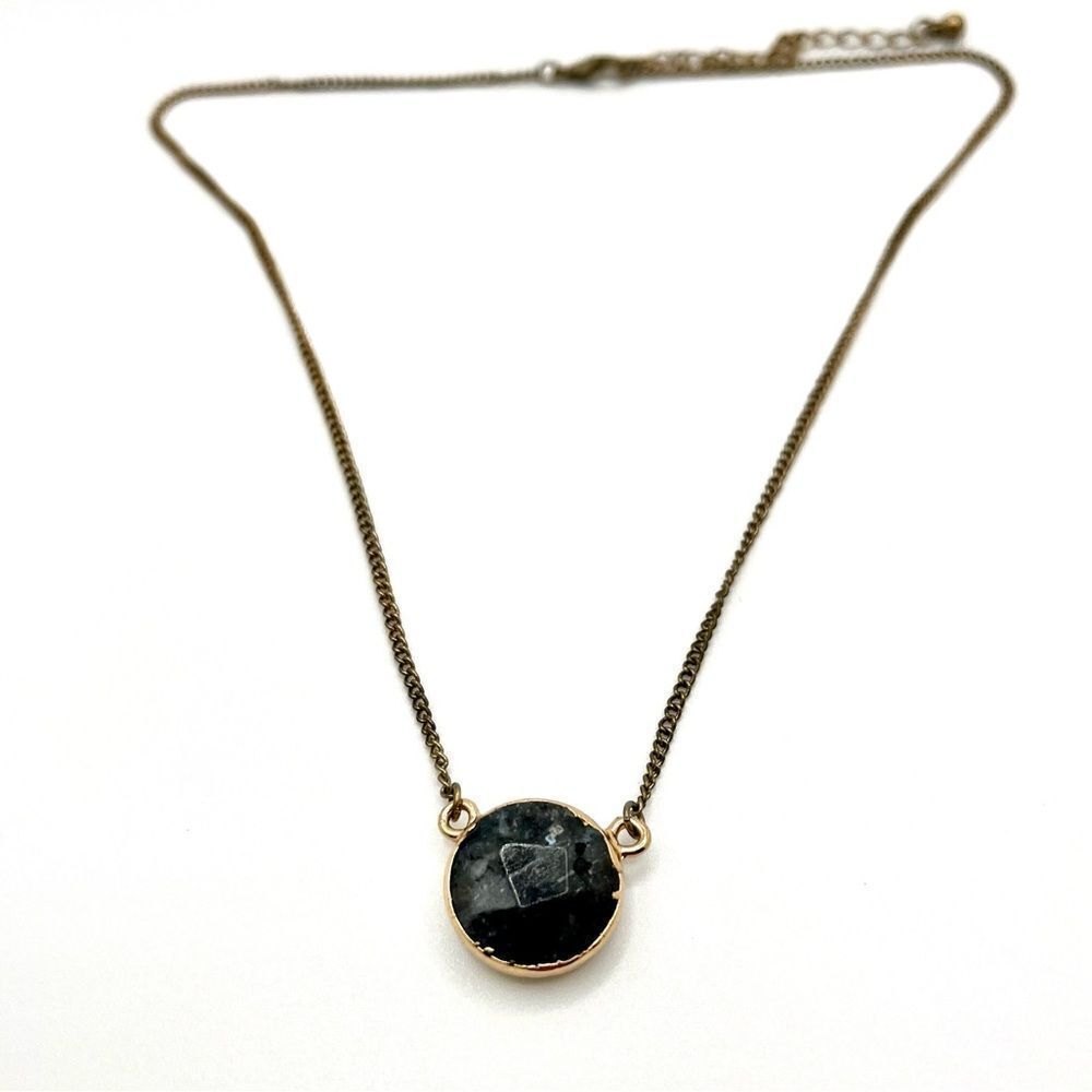 Rare circle charcoal jewel necklace with antique gold chain NWOT 3” extender